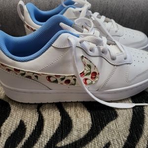 Nike court Borough low 2